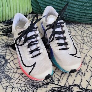 Nike Zoom Pegasus 37 size 3.5 Kids White Sneakers with Multicolor Soles